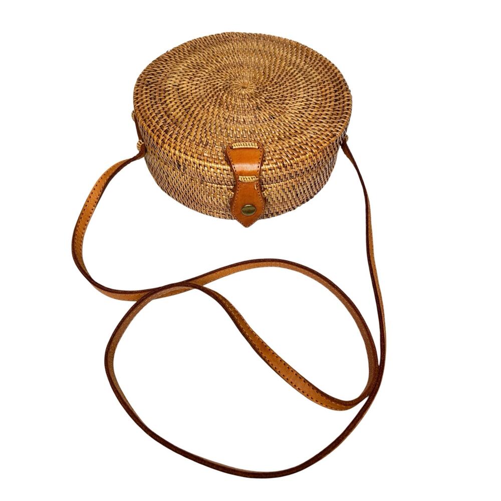 Straw Studios Made in Bali Hand Woven Round Purse Leather Strap NWOT 8"x 2.75"